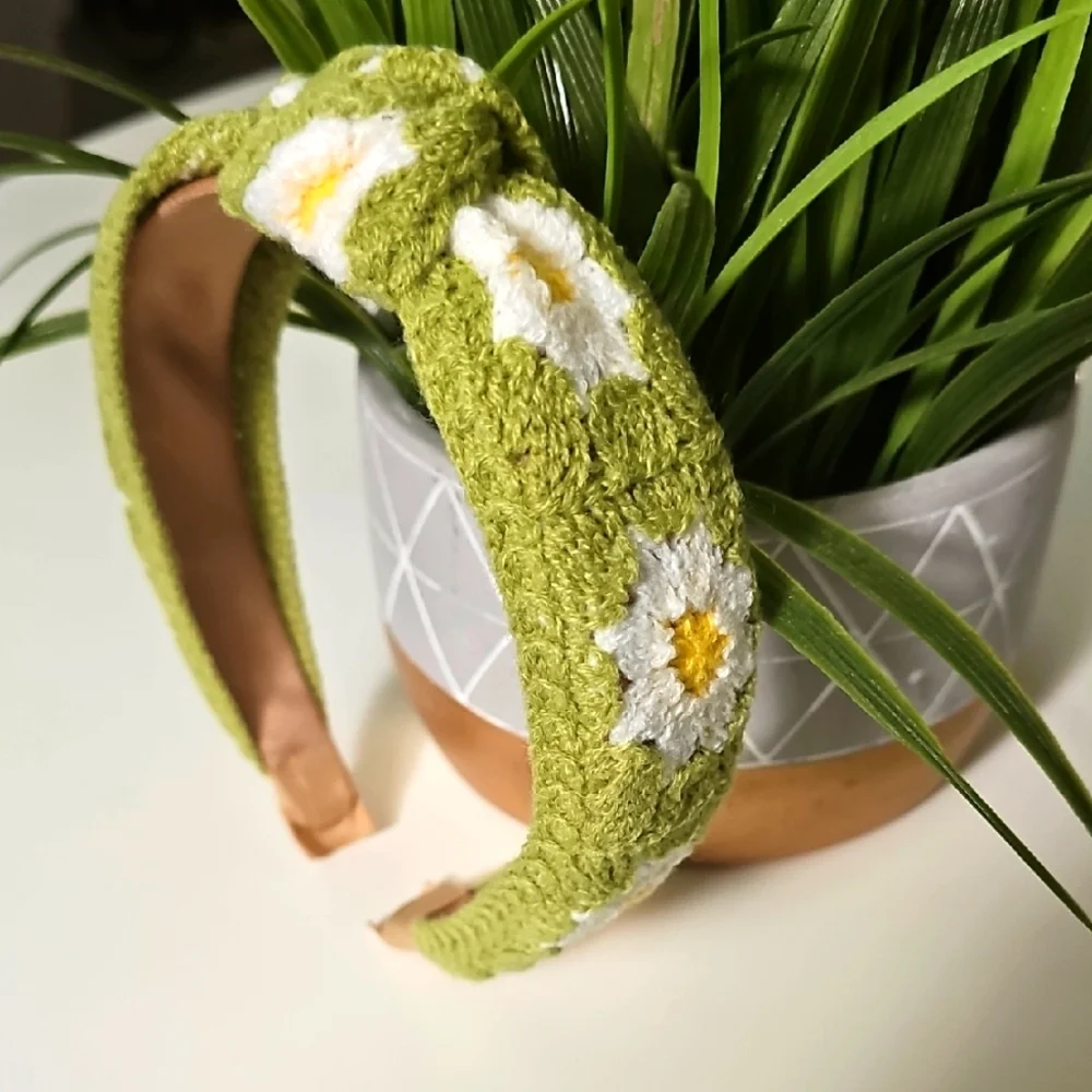 NWOT Green Floral Crochet Embroidered Top Knot Headband